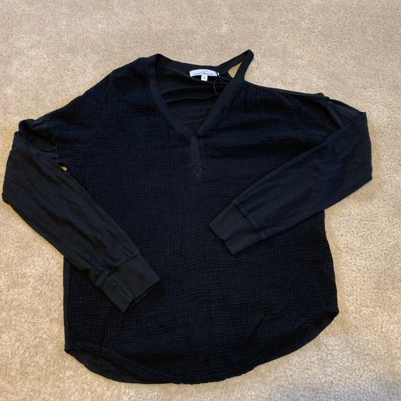 Red Haute Black One Cold Shoulder Two Texture V-neck Shirt Size S NWT - Picture 1 of 13